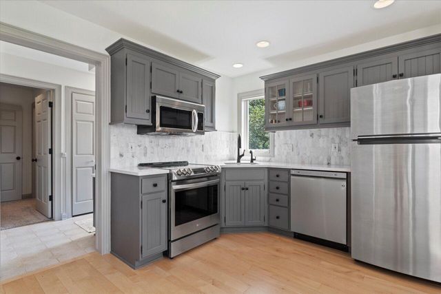 N84W36411 Riverwood LANE, Oconomowoc, WI 53066