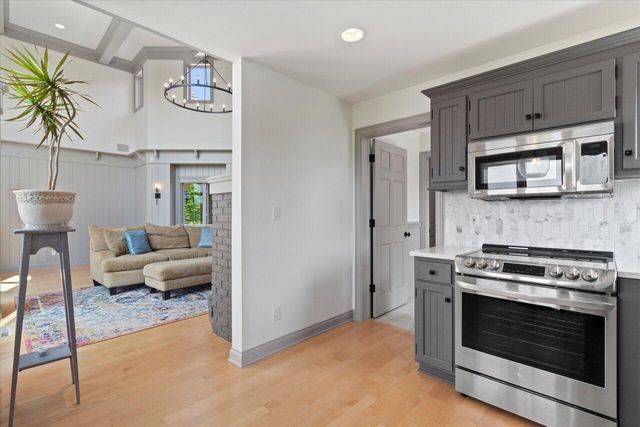 N84W36411 Riverwood LANE, Oconomowoc, WI 53066