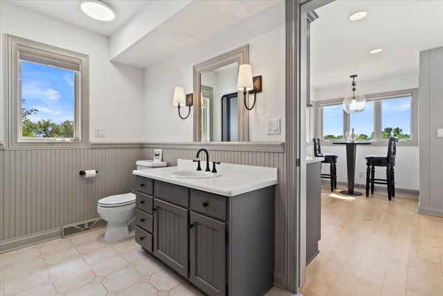 N84W36411 Riverwood LANE, Oconomowoc, WI 53066
