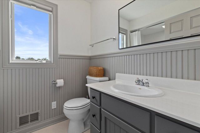 N84W36411 Riverwood LANE, Oconomowoc, WI 53066