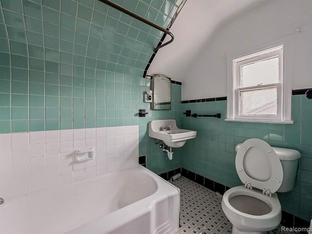 18242 Mendota Street, Detroit, MI 48221