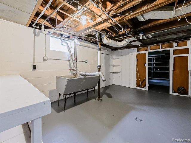 18242 Mendota Street, Detroit, MI 48221