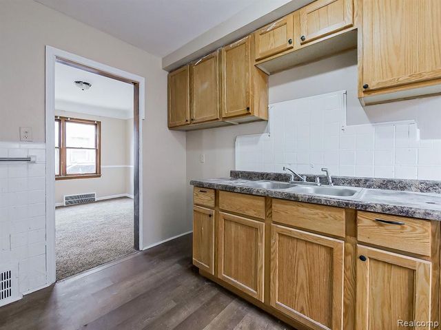 18242 Mendota Street, Detroit, MI 48221