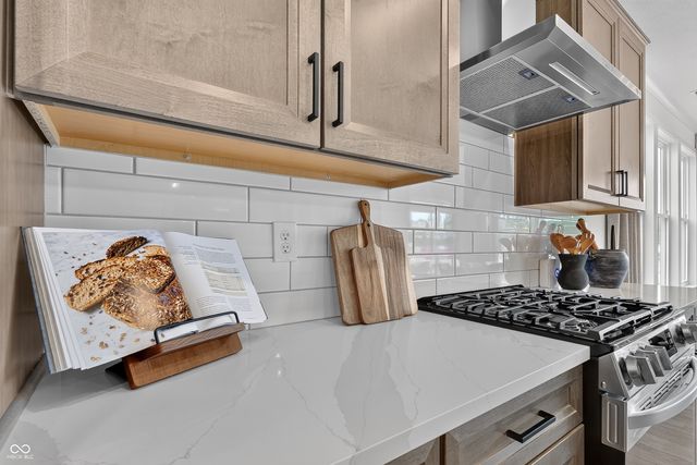 2356 Red Squirrel Way, Zionsville, IN 46077