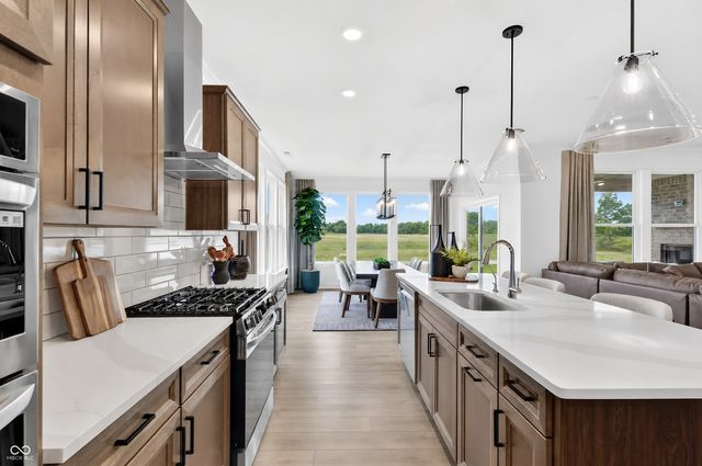 2356 Red Squirrel Way, Zionsville, IN 46077