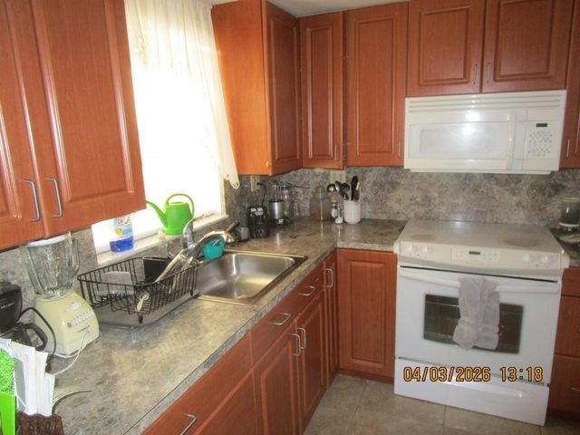 9401 Sunrise Lakes Boulevard 308, Sunrise, FL 33322