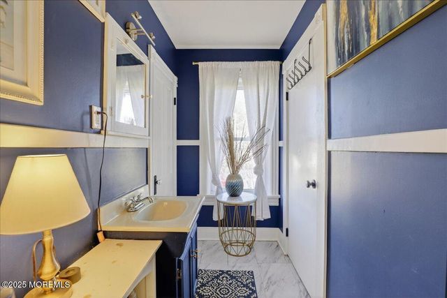 52 Manalapan Avenue, Freehold, NJ 07728