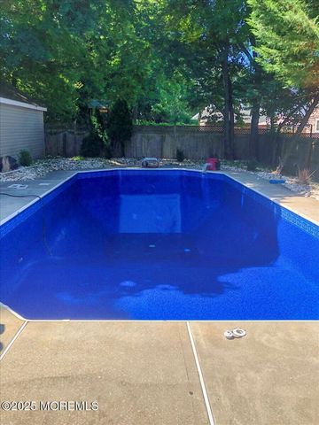 52 Manalapan Avenue, Freehold, NJ 07728