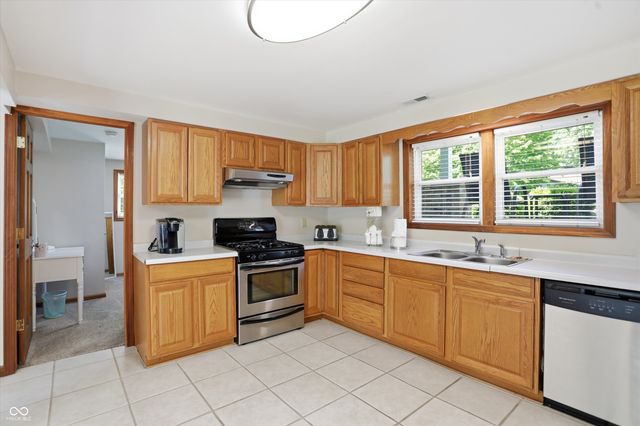 113 King Arthur Drive, Franklin, IN 46131