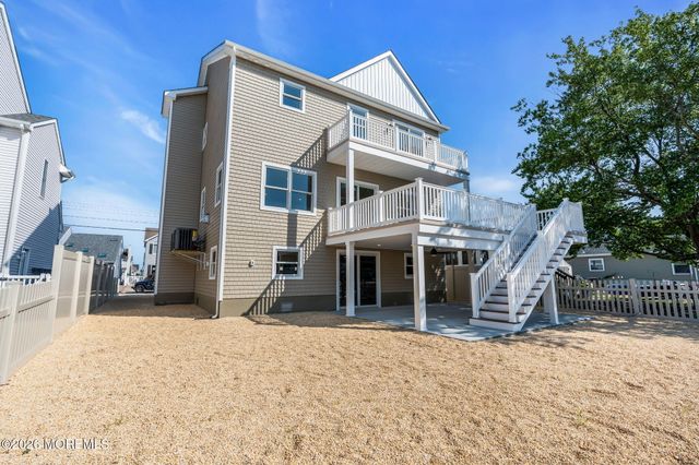 28 Commodore Drive, Brick, NJ 08723