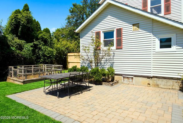 16 White Street, Shrewsbury Boro, NJ 07702