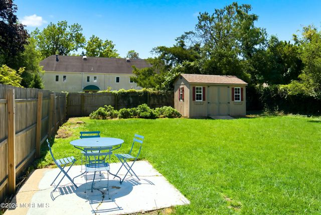16 White Street, Shrewsbury Boro, NJ 07702