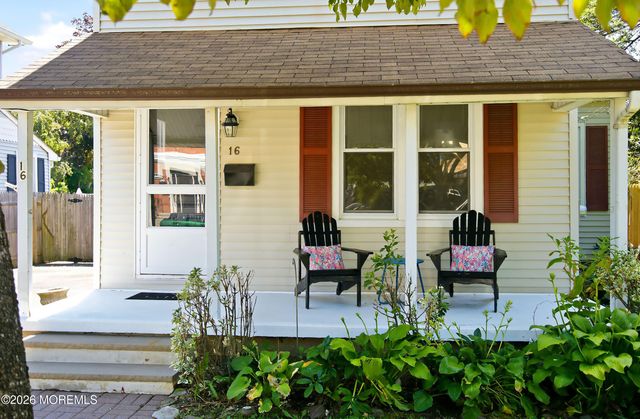 16 White Street, Shrewsbury Boro, NJ 07702