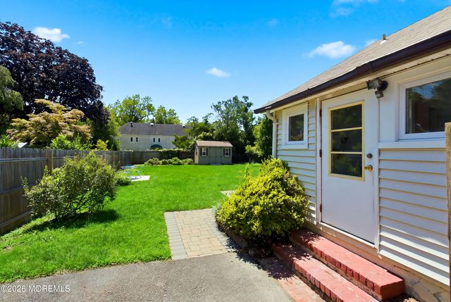 16 White Street, Shrewsbury Boro, NJ 07702