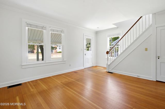 16 White Street, Shrewsbury Boro, NJ 07702