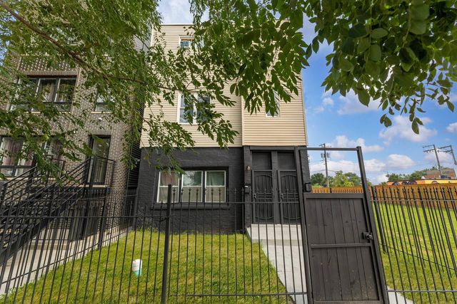 2526 W Monroe Street, Chicago, IL 60612