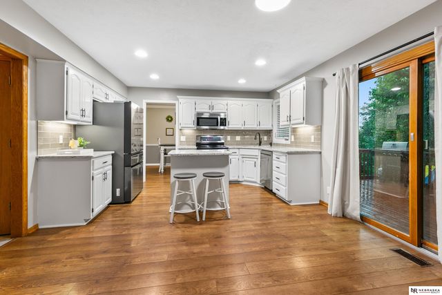 2001 Liberty Lane, Papillion, NE 68133