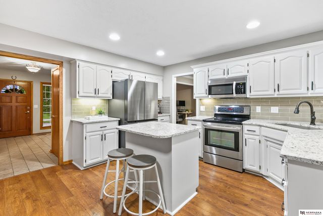 2001 Liberty Lane, Papillion, NE 68133
