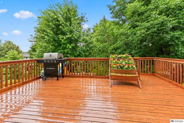 2001 Liberty Lane, Papillion, NE 68133