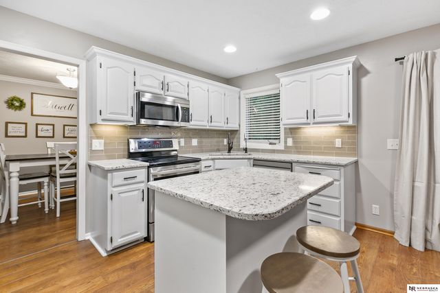 2001 Liberty Lane, Papillion, NE 68133