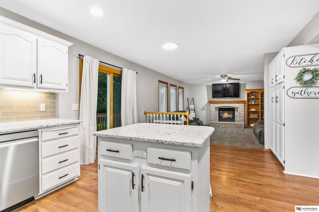 2001 Liberty Lane, Papillion, NE 68133