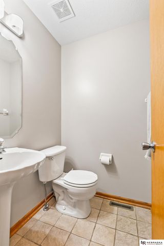 2001 Liberty Lane, Papillion, NE 68133