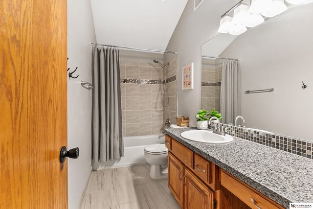 2001 Liberty Lane, Papillion, NE 68133