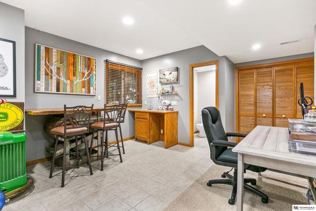 2001 Liberty Lane, Papillion, NE 68133