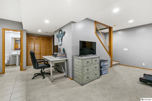 2001 Liberty Lane, Papillion, NE 68133