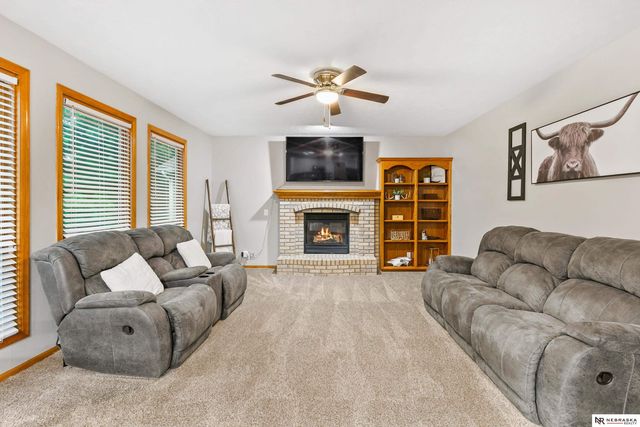 2001 Liberty Lane, Papillion, NE 68133