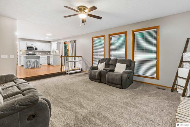 2001 Liberty Lane, Papillion, NE 68133