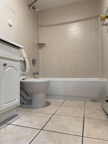 176-6 Jamaica Avenue Street 2nd, Jamaica, NY 11432