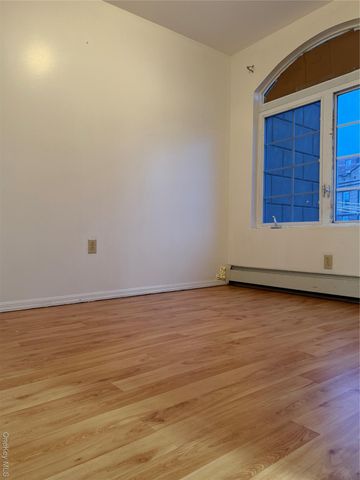 176-6 Jamaica Avenue Street 2nd, Jamaica, NY 11432