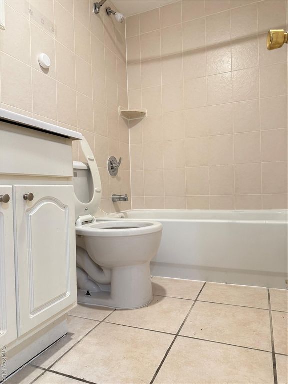 176-6 Jamaica Avenue Street 2nd, Jamaica, NY 11432