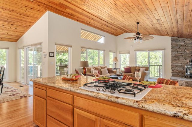 1412 Sandalwood Dr, Murphys, CA 95247