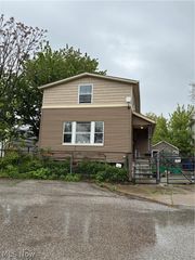 5900 Lawn Avenue, Cleveland, OH 44102