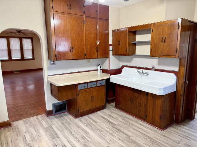 1310 Monroe AVENUE, South Milwaukee, WI 53172