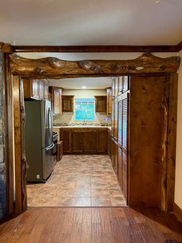 21254 Sylvan Ln, Chandler, TX 75758