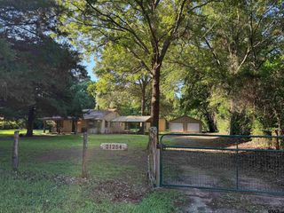 21254 Sylvan Ln, Chandler, TX 75758