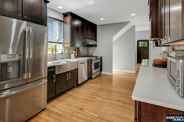 18 Gardiner Place, Montclair, NJ 07042