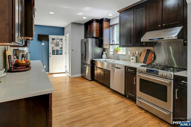 18 Gardiner Place, Montclair, NJ 07042