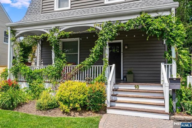 18 Gardiner Place, Montclair, NJ 07042