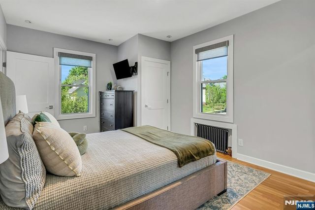 18 Gardiner Place, Montclair, NJ 07042
