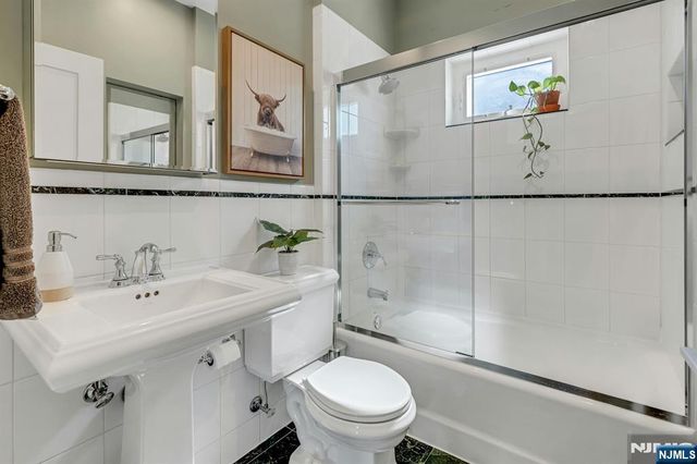18 Gardiner Place, Montclair, NJ 07042