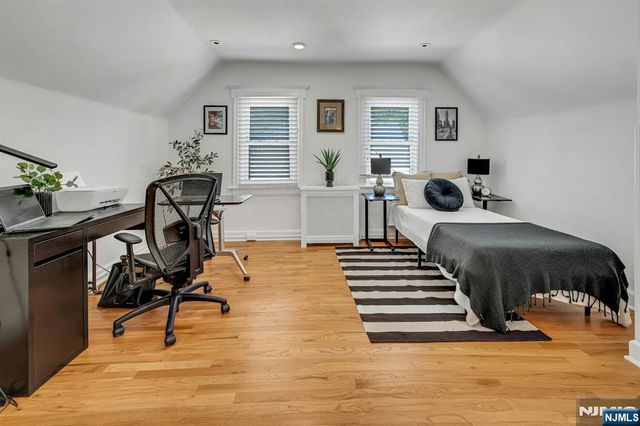 18 Gardiner Place, Montclair, NJ 07042