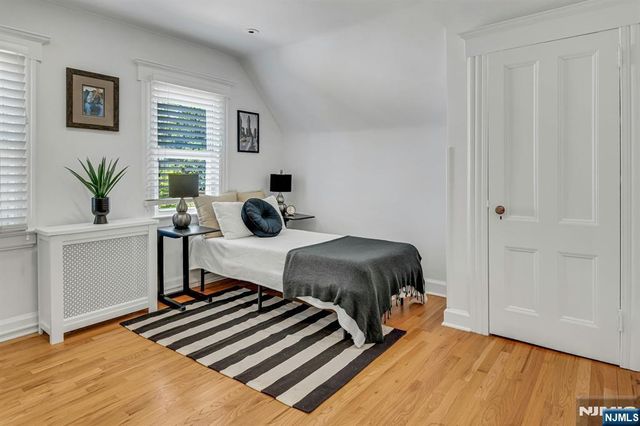18 Gardiner Place, Montclair, NJ 07042