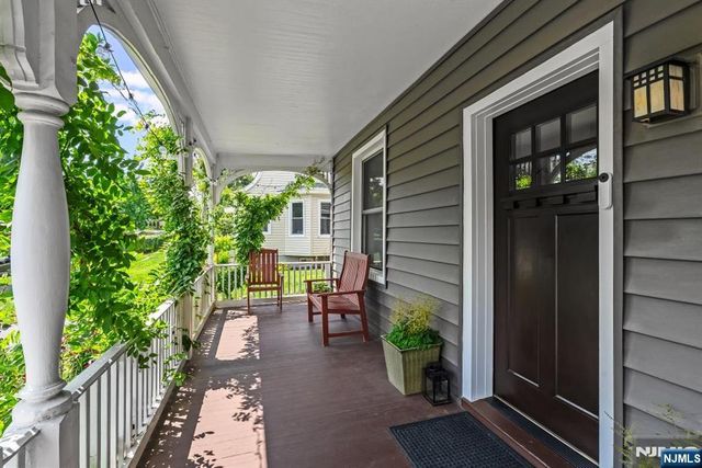 18 Gardiner Place, Montclair, NJ 07042