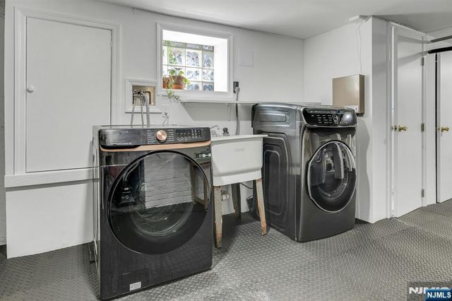 18 Gardiner Place, Montclair, NJ 07042