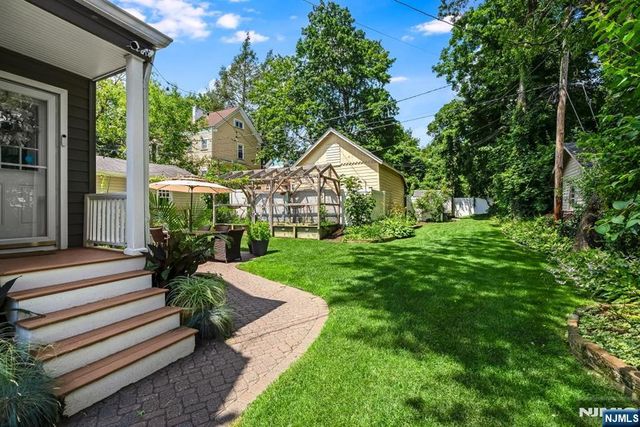 18 Gardiner Place, Montclair, NJ 07042