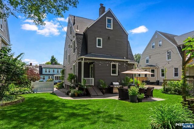 18 Gardiner Place, Montclair, NJ 07042